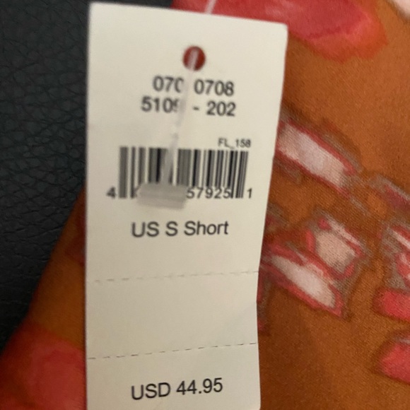 NWT. Offline Capris Leggings. Size 7/8. - Picture 6 of 7